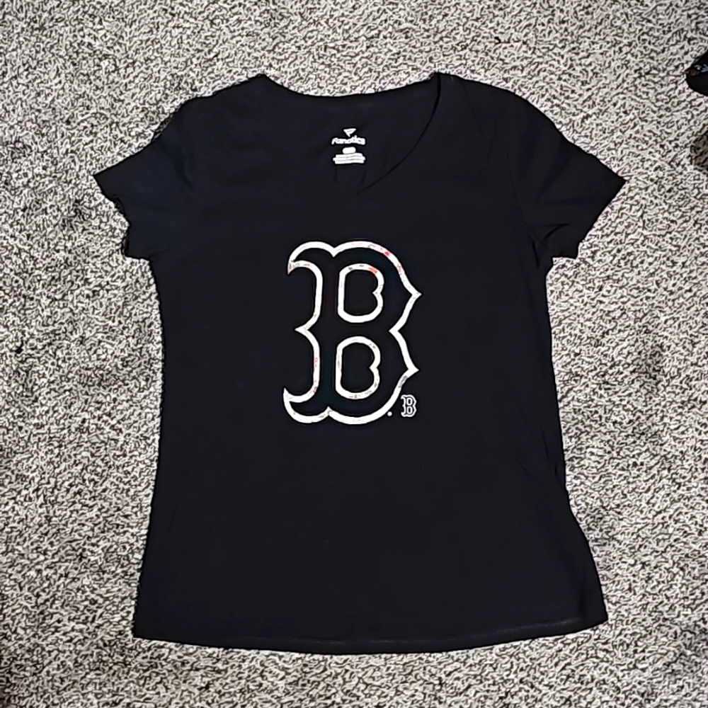 Womens Boston Red Sox tshirt size Small